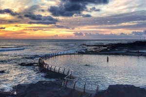 Puesta de sol desde la piscina natural de Punta del Hidalgo, localidad del municipio de La Laguna.